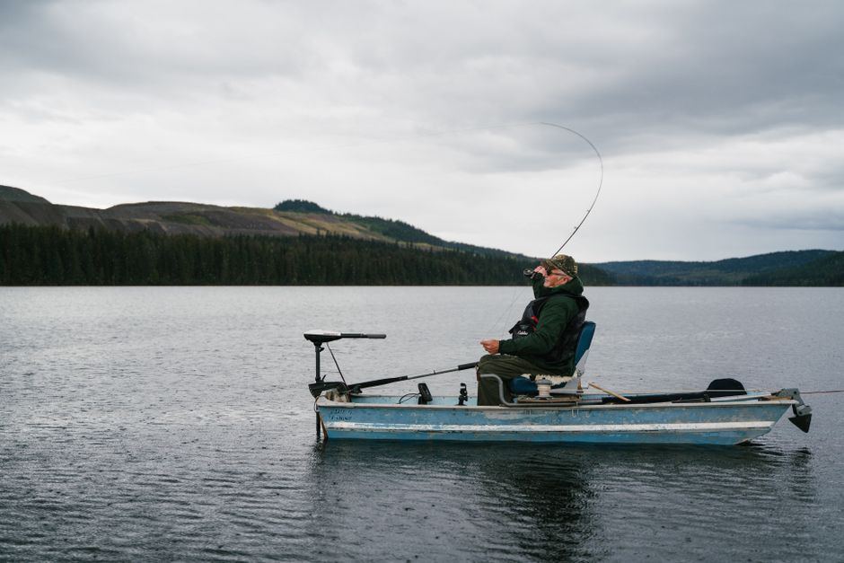 bow-mount vs. transom-mount trolling motors buying guide